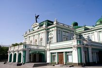 Здание омского театра - такая фундаментальная архитектура хорошо показывает всю мощь и силу России!